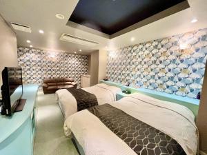SKY Lmine Takeo LOVEHOTEL客房内的一张或多张床位