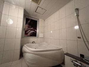 SKY Lmine Takeo LOVEHOTEL的一间浴室