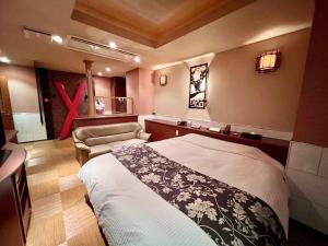 SKY Lmine Takeo LOVEHOTEL客房内的一张或多张床位