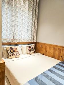 Postel nebo postele na pokoji v ubytování Pearl Rice Garden （cottage style）米樂坊頂層田园式高级公寓