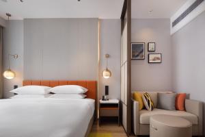 Voodi või voodid majutusasutuse Home2 Suite by Hilton Chongqing South Bank toas