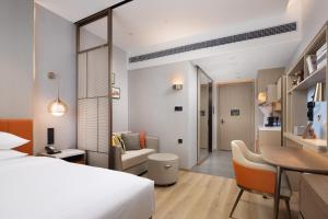 Voodi või voodid majutusasutuse Home2 Suite by Hilton Chongqing South Bank toas