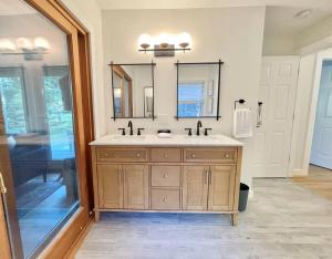 a bathroom with a sink and a mirror at Quiet Family Friendly Home w/ Backyard [Owls Nest] in Tremont +27 photos