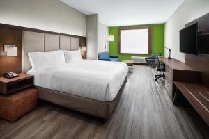 TV a/nebo společenská místnost v ubytování Holiday Inn Express & Suites Midland Loop 250 by IHG