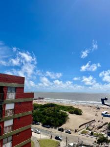 a building with a view of a beach and the ocean at San Clemente Ocean View in San Clemente del Tuyú