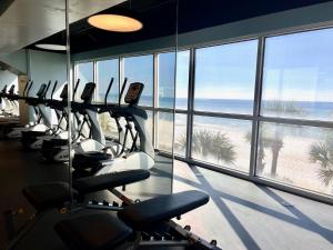 Pusat kebugaran dan/atau fasilitas kebugaran di Panama City Beach Ocreanfront 2BR in Splash Resort 402W