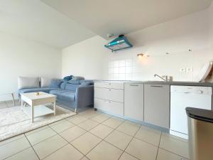 Posedenie v ubytovaní 3P climatisé avec parking, piscine, proche plage et commerces à Sète - FR-1-338-497