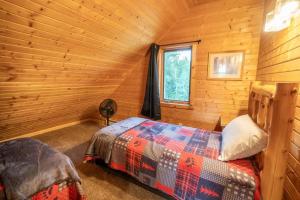 Postel nebo postele na pokoji v ubytování Keystone Lodge - Private Log Home