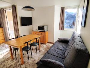 Area tempat duduk di Appartement Briançon, 2 pièces, 6 personnes - FR-1-762-52