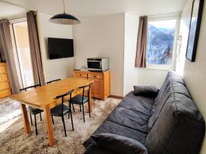 a living room with a table and a couch at Appartement Briançon, 2 pièces, 6 personnes - FR-1-762-52 in Briançon