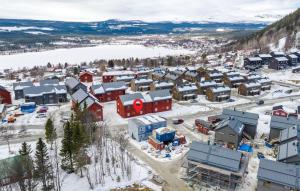 uma vista aérea de uma cidade na neve em Beautiful Apartment In Funsdalen With Wi-fi em Funäsdalen