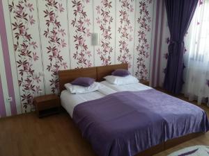 Ein Bett oder Betten in einem Zimmer der Unterkunft Pensiunea Casiana
