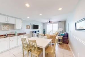 a kitchen and dining room with a table and chairs at Panama City Beach Ocreanfront 2BR in Splash Resort 402W in Panama City Beach