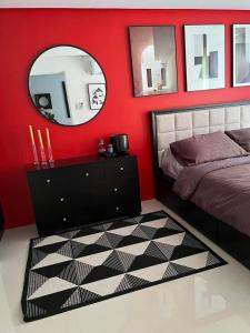 Una cama o camas en una habitación de Pontefino Tower Condominium