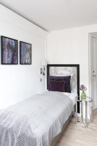 Postel nebo postele na pokoji v ubytování Absalon Hotel