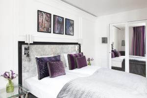 Postel nebo postele na pokoji v ubytování Absalon Hotel
