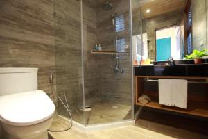 Ένα μπάνιο στο 坡岸長堤民宿 Leveeside House I 花蓮車站民宿 I 民宿證號1747 & 1748 +51 φωτογραφίες