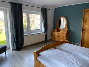 Postel nebo postele na pokoji v ubytování Ferienwohnung Hohensee EG