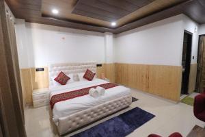 Cama o camas de una habitación en Backwoods Suites Shimla
