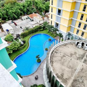 an overhead view of a swimming pool at a building at Apt Pejaten Park 1 BR Wood with Pool, Netflix & Washing Machine in Jakarta