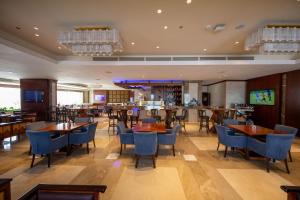 Um restaurante ou outro lugar para comer em Stella Di Mare Dubai Marina Hotel