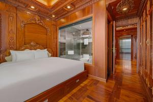 Postel nebo postele na pokoji v ubytování Monalisa Luxury Hotel