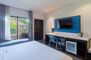 Postel nebo postele na pokoji v ubytování Kuta Beach Club Hotel