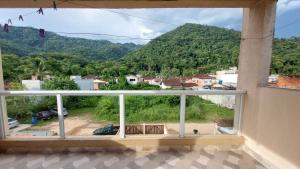 Uma vista da montanha tirada da casa de temporada 