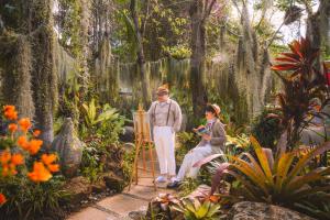 Ein Garten an der Unterkunft Thavorn Palm Beach Resort Phuket