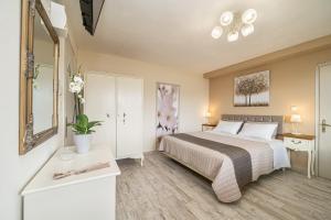 A bed or beds in a room at Aphrodite Superb Sea View Apartment