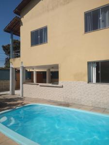 Bazén v ubytování Casa com Piscina nebo v jeho okolí