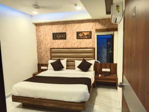 a bedroom with a large bed in a room at Hotel Sun Shine in Ahmedabad