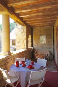 Un restaurante o sitio para comer en La Maion