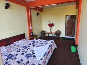 Giường trong phòng chung tại Yolmoo Homestay