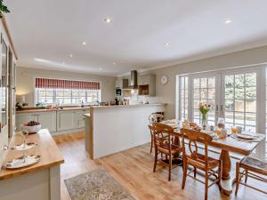 a kitchen and dining room with a table and chairs at 3 Bed in Thirsk 91245 