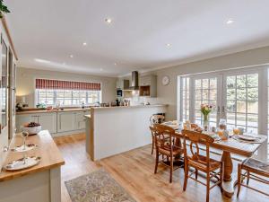 Η κουζίνα ή μικρή κουζίνα στο 3 Bed in Thirsk 91245