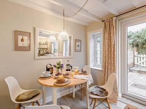 a dining room with a table and chairs and a window at 2 Bed in Sheriff Hutton 90906 in Sheriff Hutton