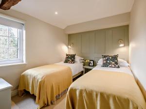 two beds in a small room with a window at 2 Bed in Sheriff Hutton 90906 in Sheriff Hutton +15 photos