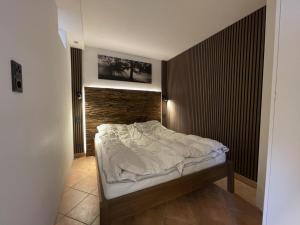 a bed in a room with a brick wall at Nordsternchen Winterberg in Winterberg