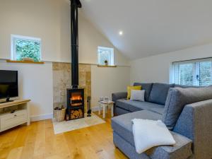 a living room with a couch and a fireplace at 1 Bed in Castle Cary 91185 in Castle Cary