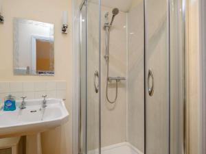 a bathroom with a shower and a sink at 2 Bed in Caunton 91051 in Caunton