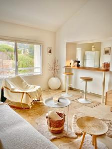 a living room with a couch and a table at Appartement - Loft Le Cosy in Hyères