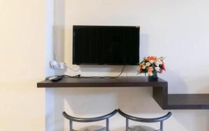 TV a/nebo společenská místnost v ubytování B9 Airport Resident