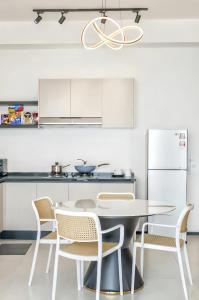 Virtuvė arba virtuvėlė apgyvendinimo įstaigoje Urban Suites @ Penang