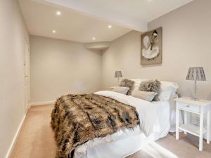 a white bedroom with a large bed with a blanket at 3 Bed in Richmond 91351 in Easby