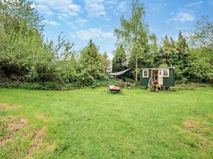 a small green trailer in a yard with a tent at 1 Bed in Coleford 91373 in Bream