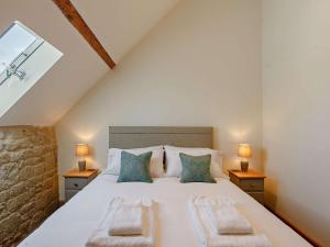 a bedroom with a large white bed with two lamps at 4 Bed in Melbury Abbas 91456 in Melbury Abbas