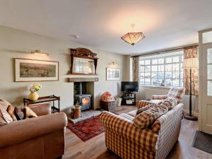a living room with two couches and a fireplace at 2 Bed in Middleham 91639 in Middleham