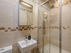 a bathroom with a sink and a shower at 2 Bed in Brandsby 91540 in Brandsby +19 photos