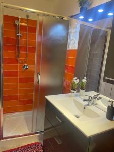 a bathroom with a shower and a sink at Archetto-casa vacanze in Enna